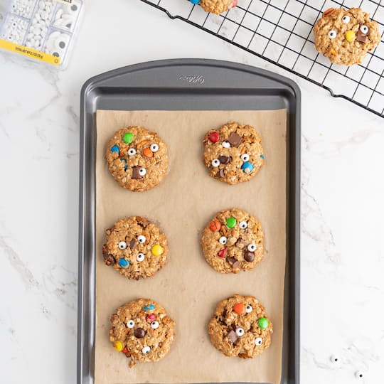 Wilton® Gold Non-Stick Bakeware Medium Baking Sheet